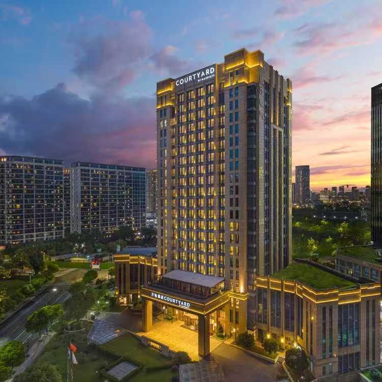 Courtyard by Marriott Hangzhou Bay exterior at dusk