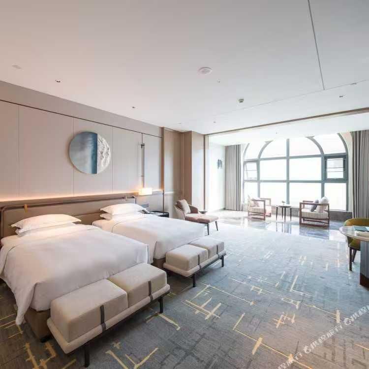 Guest room at Howard Johnson Maitreya Plaza Xikou
